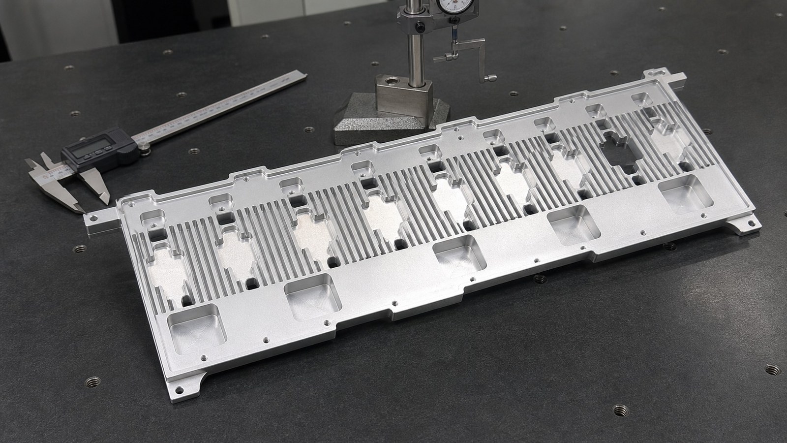 Plate Heat Sinks for Automation Fixtures: Counterbore, Slot, and Assembly Verification Challenges
