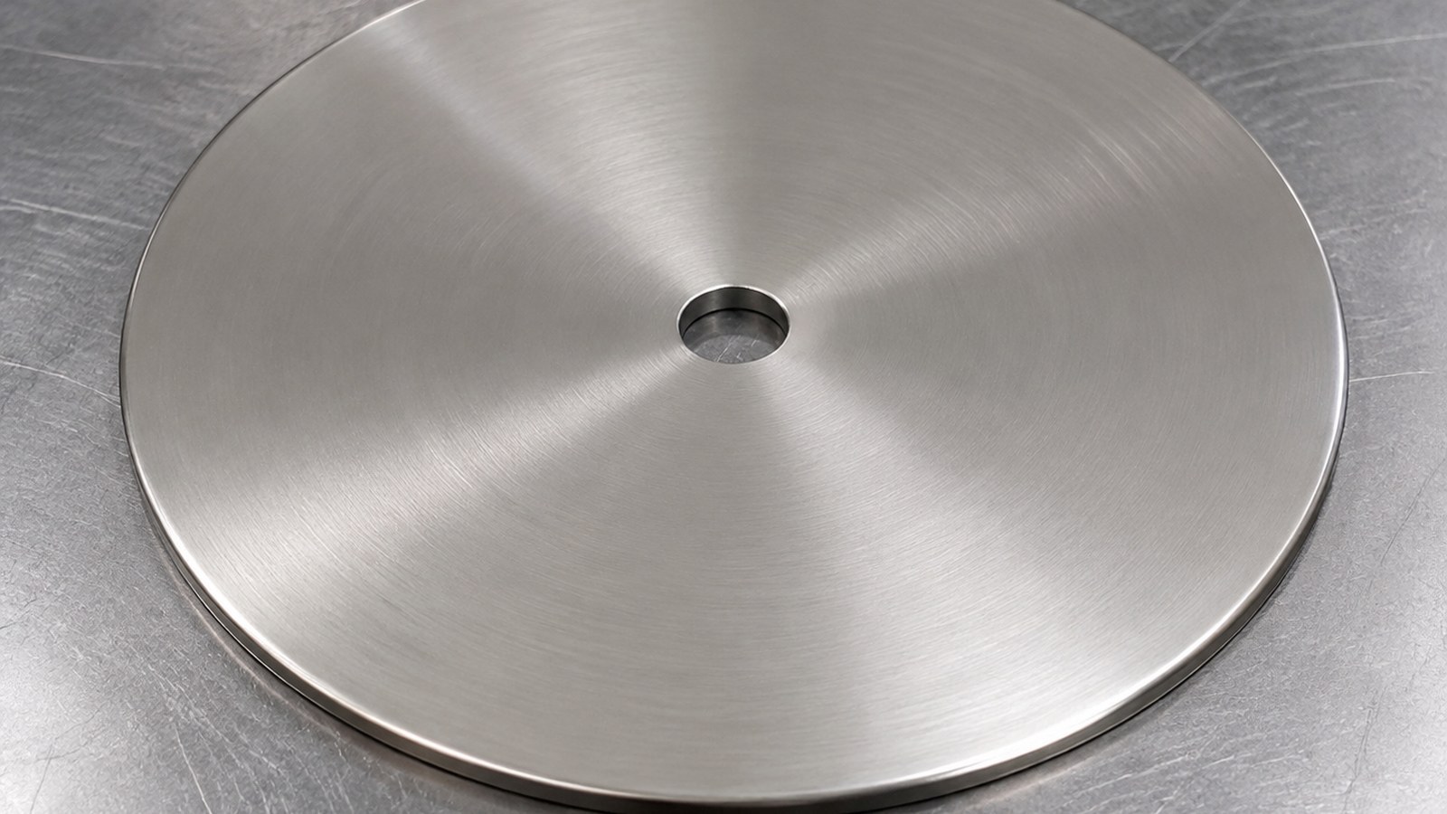 Small-Batch Review of a Round Stainless-Steel Cover for Custom Automation Equipment: Center-Hole and Assembly Verification