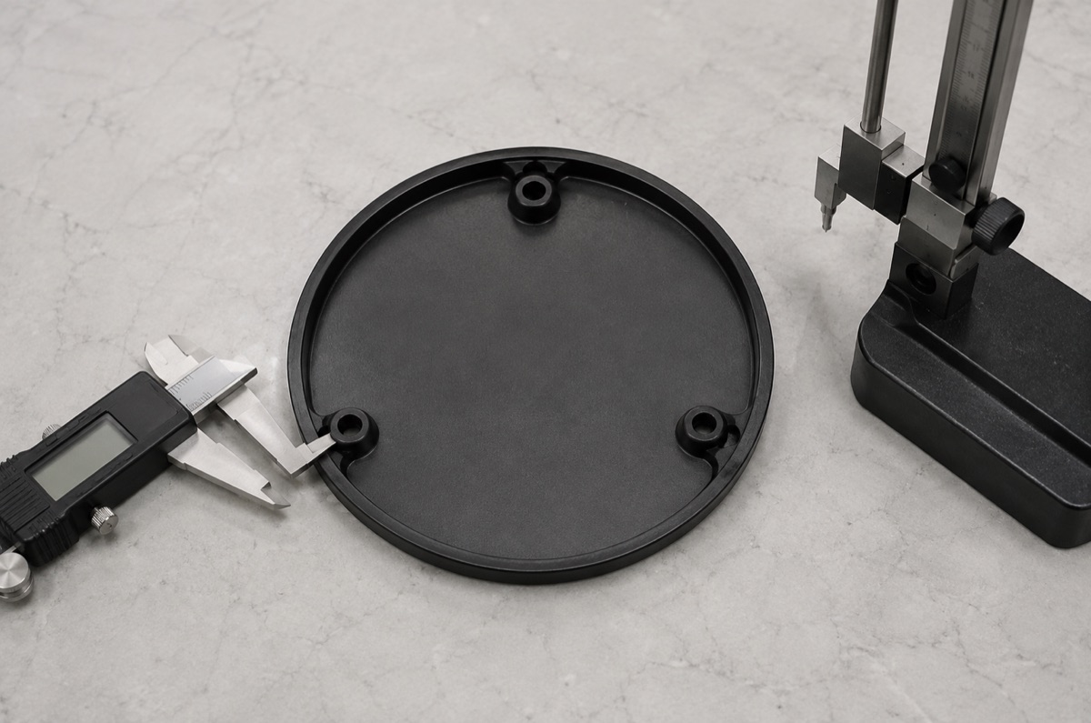 Inspection of mounting-boss height and edge geometry on an ABS robot cover